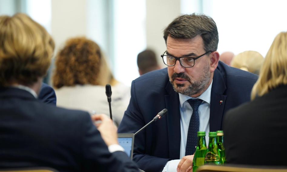 Wiceminister Jacek Tomczak złożył rezygnację. To efekt medialnej burzy