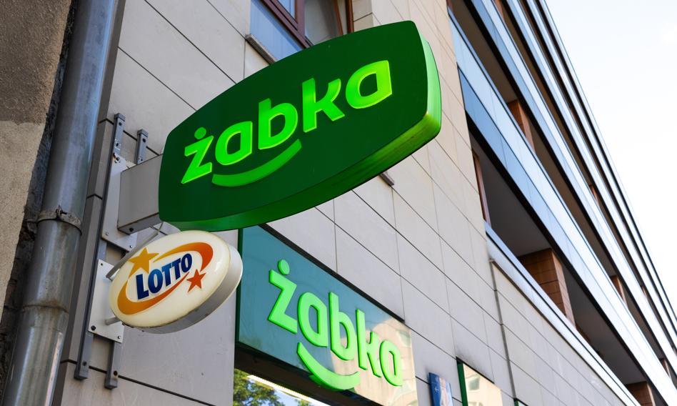 Froo, czyli Żabka otworzyła pierwszy sklep za granicą. Nie każdy może zrobić tam zakupy