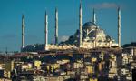 Turcy podnoszą stopy goniąc uciekająca inflację