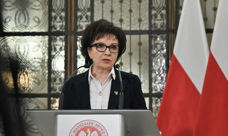 Poláci se podívali na další zprávu.  Předseda Sejmu obviňuje předsedu Senátu ze lži