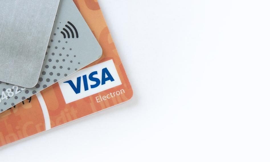 Imigranci w Holandii dostaną karty Visa. &quot;Powinny ułatwić życie uchodźcom&quot;