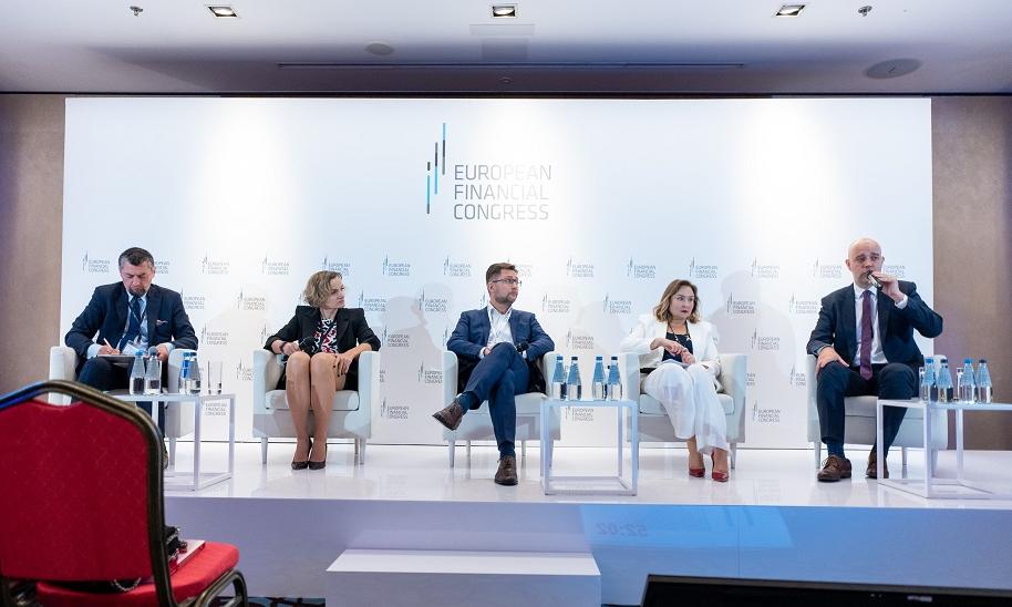 Oszczędności Polaków na zakręcie. Jak odmienić przyszłość finansową?