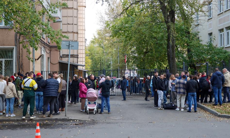 Groteskowa mobilizacja. Jedni uciekają, pacjenci onkologii na froncie, a Putin na urlopie