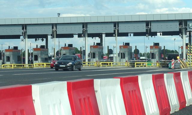 Premier: autostrady będą za darmo