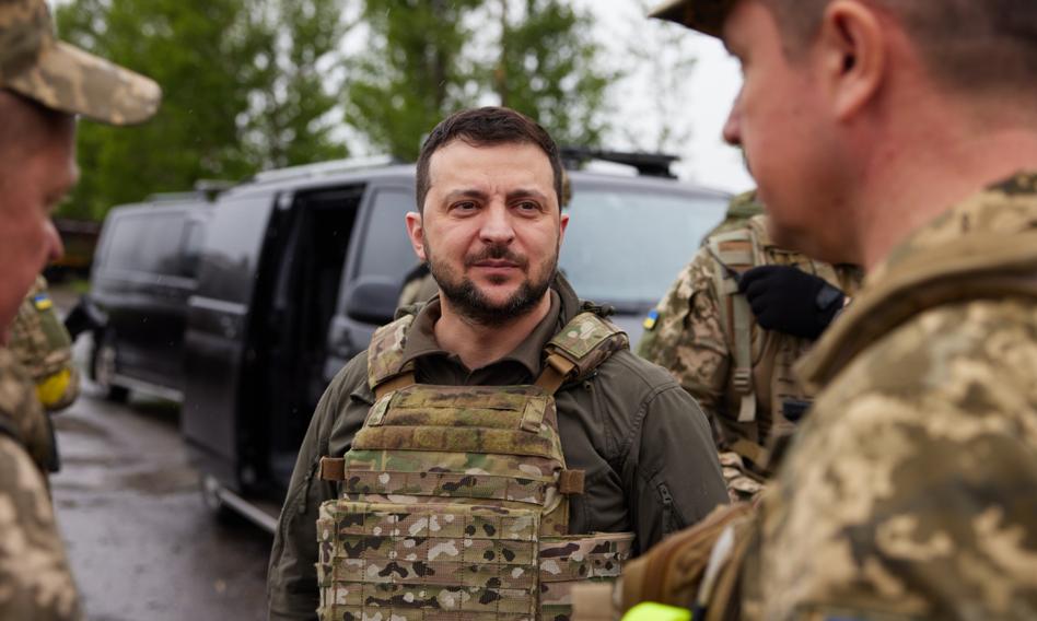 Zełenski przy granicy z Rosją. "Armia wroga wciąż chce wkroczyć z północy"
