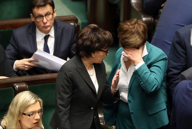 Sondaż CBOS: straty PiS i PO, zyskują Kukiz'15 i KORWiN