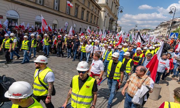 Miliony na związki zawodowe. Tyle zarabia szef „Solidarności”
