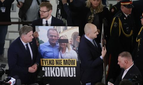 Matecki i Woś ukarani odebraniem części pensji. Kary za „zdjęcia z Kłodzka” w Sejmie