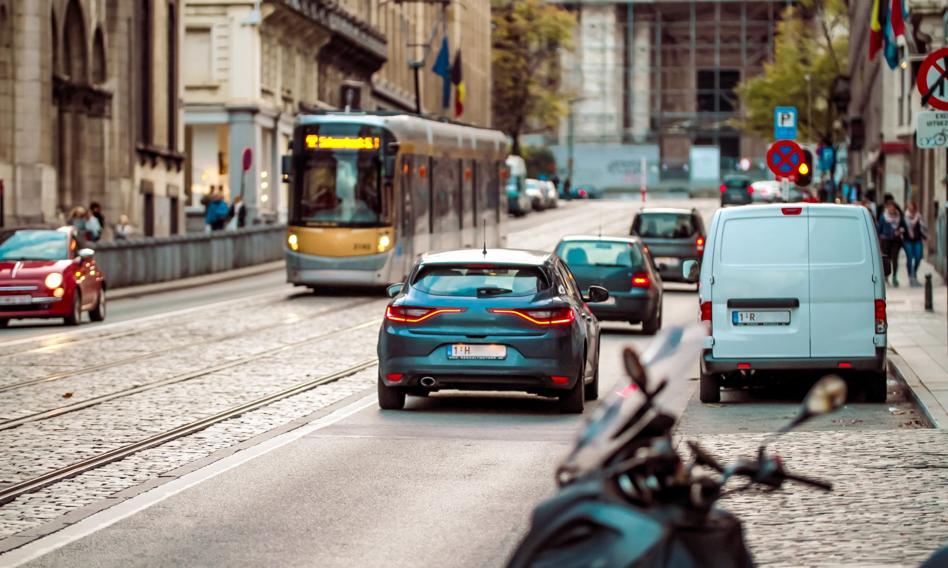 Radykalna poprawa jakości powietrza możliwa bez rewolucji w transporcie [Raport]