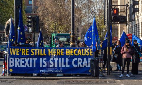 Brytyjska gospodarka "na lodzie". Rząd wskazuje winnego: brexit i chce... cichego powrotu