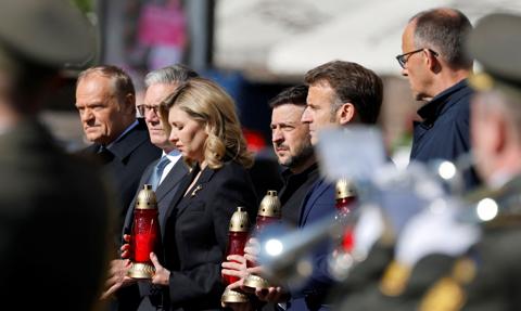 Tusk, Macron, Merz i Starmer zapalili znicze na Majdanie Niepodległości