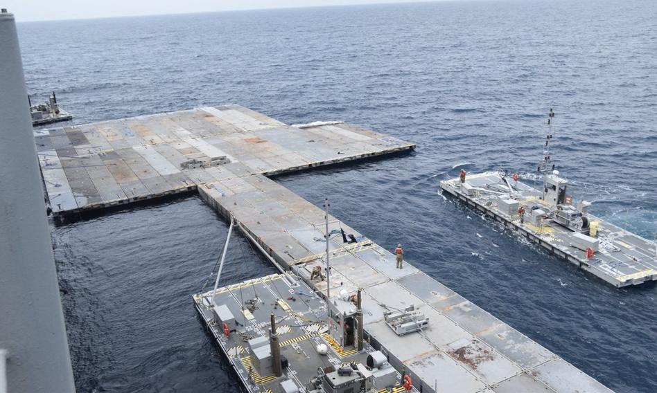 Pentagon zbudował pływający port dla Strefy Gazy. Przyjmie pomoc humanitarną