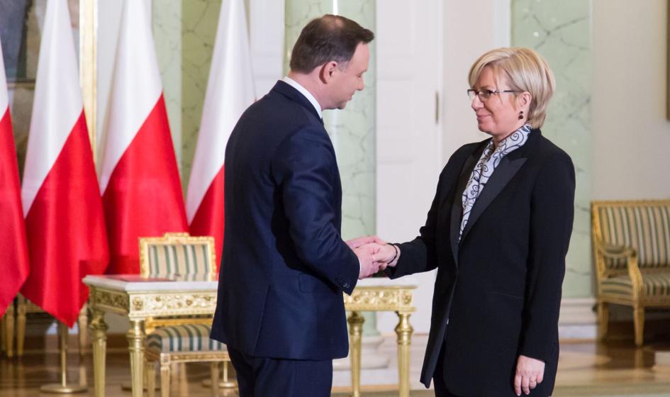 Prezydent Duda ustawy podpisał, ale znów wyśle je do TK