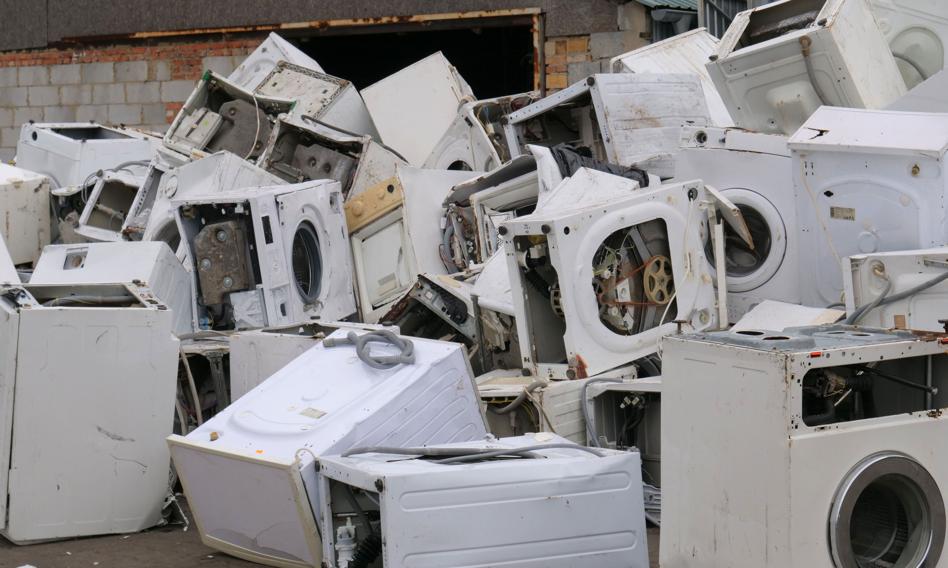 Co zrobić ze starą pralką przy zakupie nowej? Nie wszyscy informują