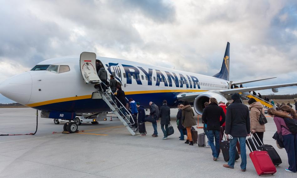 Ryanair i Wizz Air zmieniły zasady wnoszenia bagażu na pokład. Te torby są zakazane