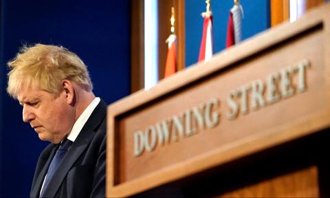Sondaż: 59 proc. Brytyjczyków chce rezygnacji Johnsona w związku z imprezami na Downing Street