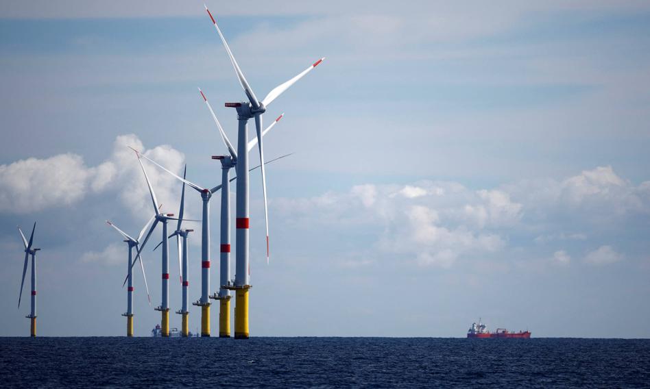 Pierwsza morska farma wiatrowa we Francji już produkuje prąd. Koszt budowy wyniósł 2 mld euro