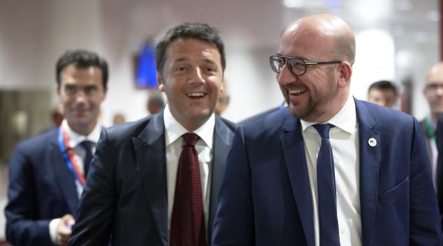 Premier Włoch Matteo Renzi i premier Belgii Charles Michel
