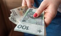 Darowizny od rodziny nie zawsze są zwolnione z podatku. Jeden błąd i zapłacisz