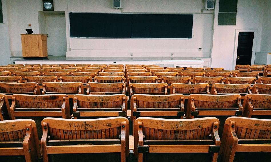 Polacy coraz mniej chętni do studiowania