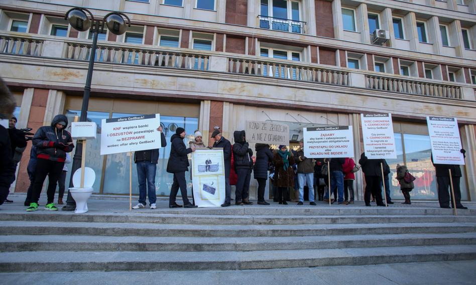 Poszkodowani w aferze GetBack żądają, by Bank Pekao przejął ich roszczenia