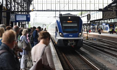 Holandia ukarała koleje wysoką grzywną z powodu tłoku w pociągach. Brakuje ludzi do pracy