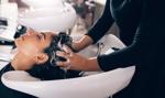 Salon fryzjerski w Indiach musi zapłacić blisko 200 tys. funtów odszkodowania