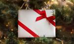 Pieniądze w kopercie pod choinkę. Pomimo zwolnienia skarbówka może nałożyć karę 