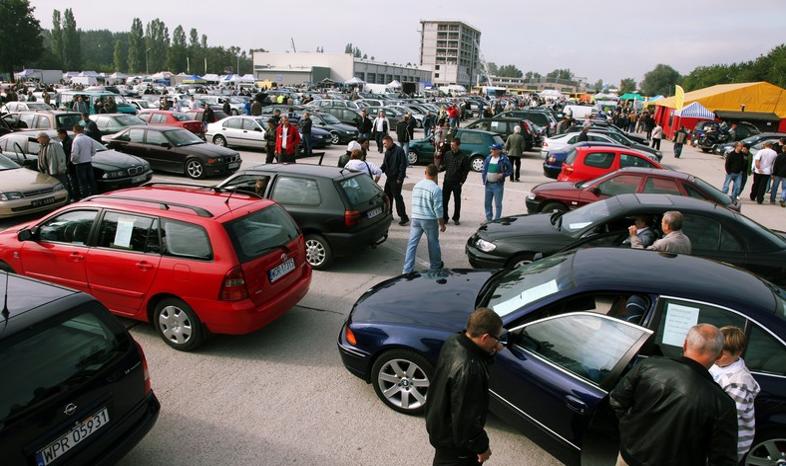 Najczęstsze praktyki dealerów samochodów używanych