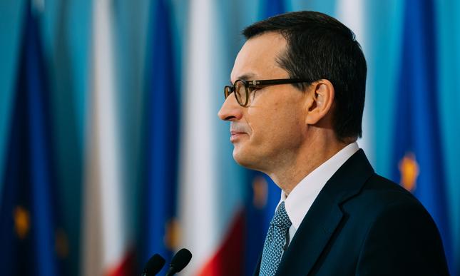 Premier: Za miesiąc będziemy produkowali 100 mln maseczek miesięcznie