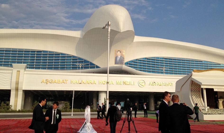 Studentom w Turkmenistanie odbiera się paszporty, by nie wyjeżdżali za granicę