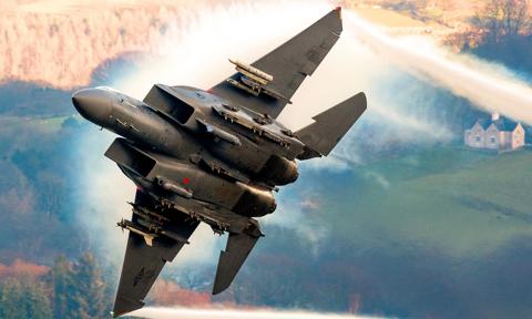 Latające pole minowe? Zestrzelony pilot F-15 ujawnia, co zobaczył nad Iranem