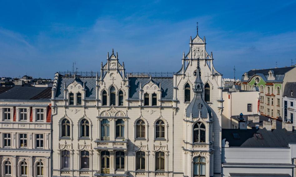 Rozpasanie w urzędach wojewódzkich PiS-u. Wzrost wydatków o 100 proc.
