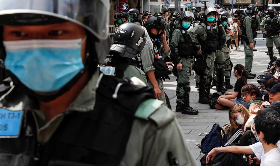 Tysiące policjantów na ulicach Hongkongu w rocznicę przyłączenia miasta do Chin