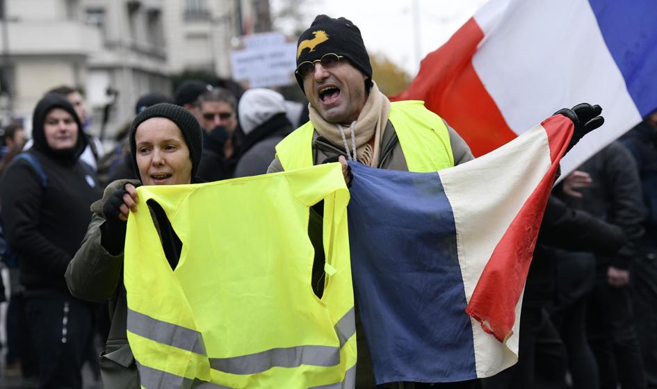 Trzecia rocznica ruchu „żółtych kamizelek”. Starcia demonstrantów z policją w Paryżu