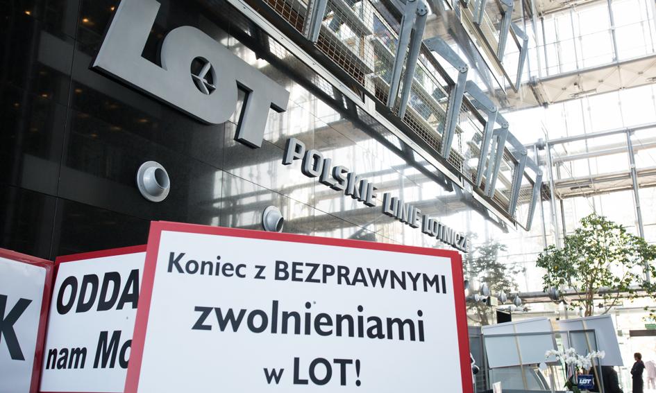LOT: mimo zawieszenia strajku przewoźnik odwołuje kolejne loty