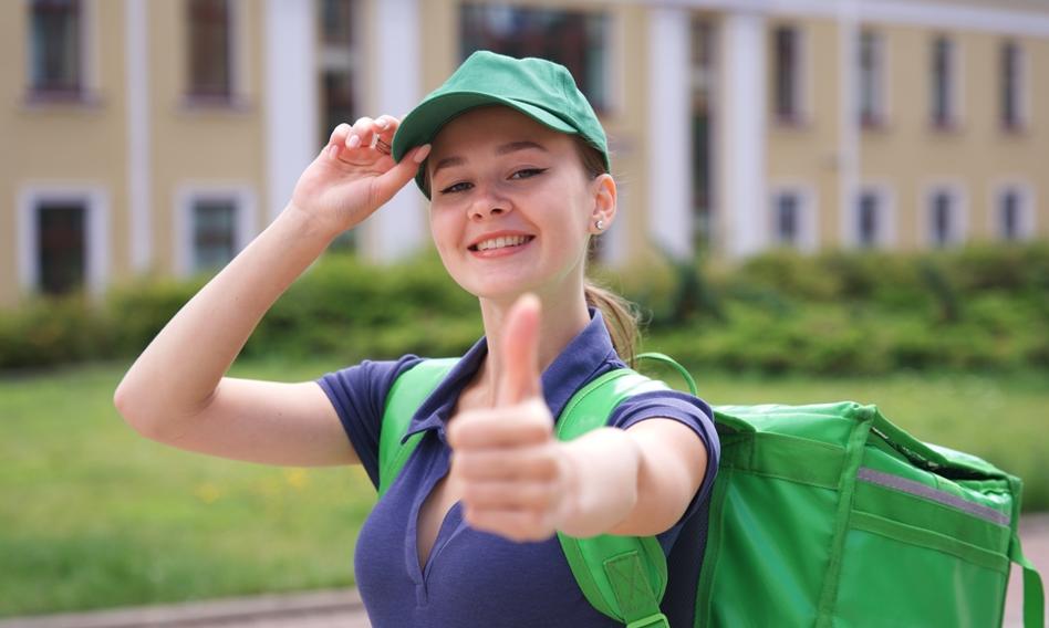Czy nastolatki powinny pracować w wakacje? Argumenty za i przeciw