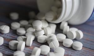 Polacy biorą coraz więcej leków opioidowych bez refundacji