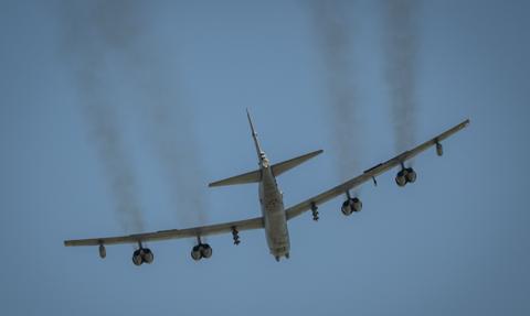 Tragedia w Kalifornii. Katastrofa bombowca strategicznego B-52, zginęła cała załoga