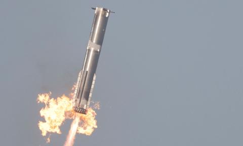 Wybuch rakiety SpaceX mógł spowodować katastrofę. "WSJ": Zagrożonych było 450 osób w samolotach