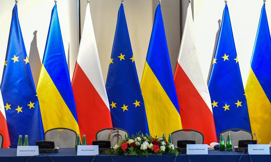 Ukrainians leaving for EU may need military exemption certificate at border