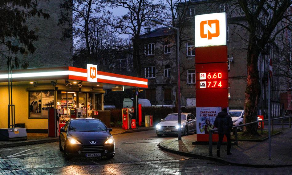 Olej napędowy po 7 zł/l. Benzyna wciąż tak droga jak przed rokiem