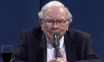 Warren Buffett sprzedał akcje linii lotniczych i "siedzi na gotówce"