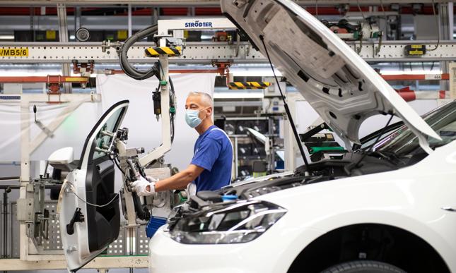 Na wyższej recesji w Niemczech może ucierpieć szczególnie nasz eksport motoryzacyjny. Analiza PIE