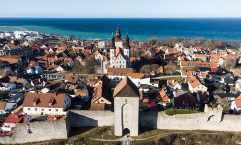 Susza na Gotlandii. Szwedzi mają nietypową prośbę do turystów: umyjcie się w morzu