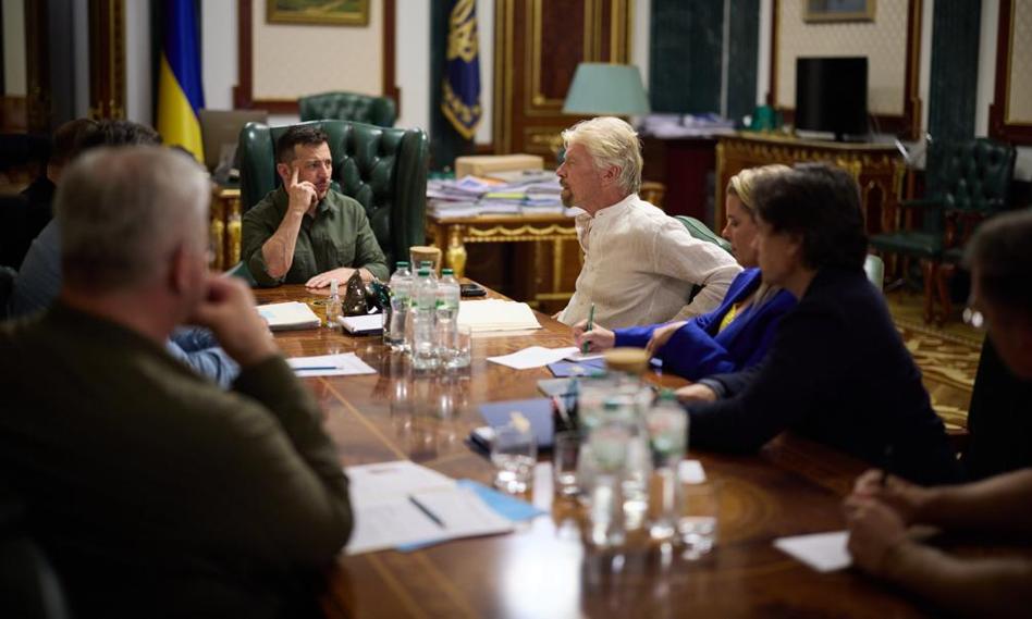 Miliarder Richard Branson w Kijowie. Pyta, jak biznes może wspierać Ukrainę