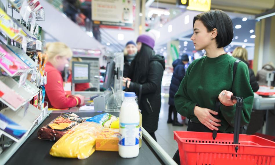 Ukraińcy stali się szansą dla polskich sklepów. Zapełnią braki kadrowe?