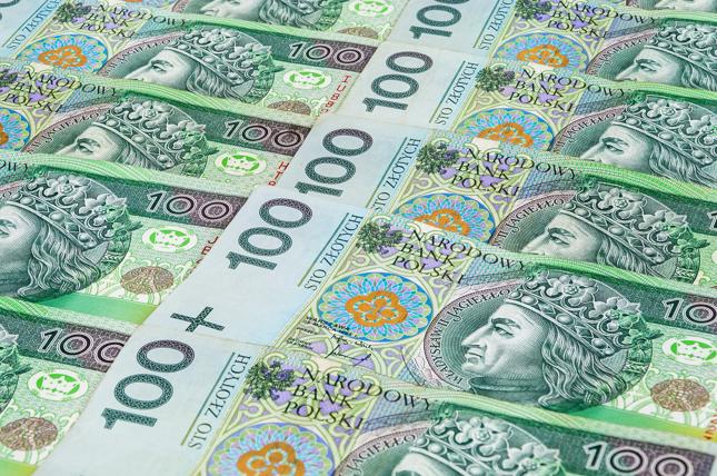 Spada liczba i wartość udzielanych kredytów