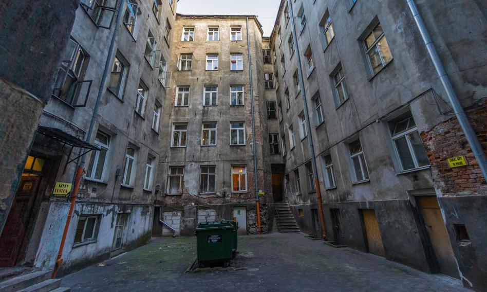 GUS: Milion mieszkań w Polsce bez toalety i łazienki