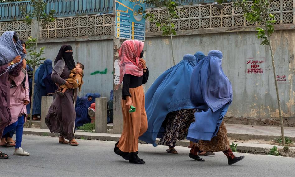Talibowie w Afganistanie zakazali rodzinom i kobietom wstępu do ogródków restauracyjnych
